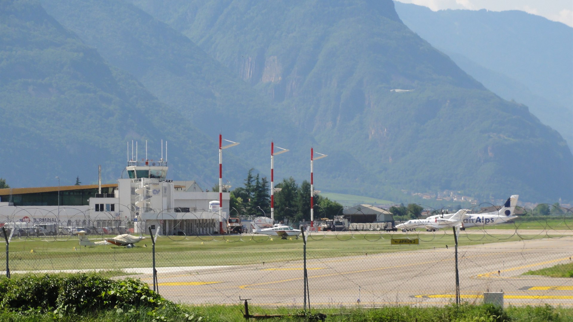 Sfondo landing NCCWeb – Noleggio con conducente premium per tour, transfer aeroporti, porti e province italiane